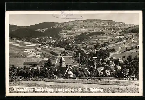 AK Brunndöbra, Gesamtansicht mit Sachsenberg-Georgenthal am Aschberg