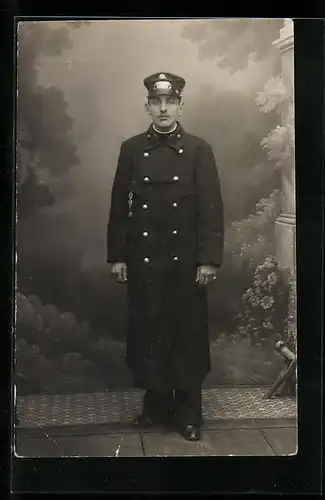 Foto-AK Strassenbahner in Dienstkleidung