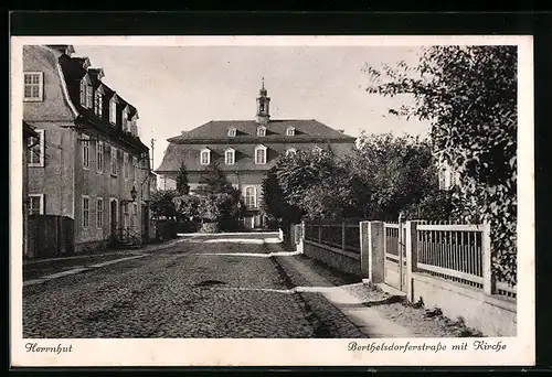 AK Herrnhut, Berthelsdorferstrasse mit Kirche