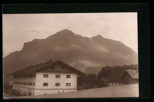 AK Brannenburg, Posterholungsheim, Hauptgebäude gegen Süden mit Riesenkopf