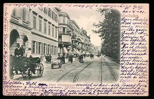 Relief-AK Wiesbaden, Obere Wilhelmstrasse, Kutschen und Passanten