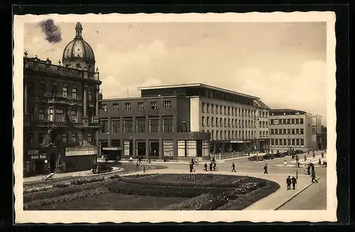 AK Pardubice, Strassenpartie mit Okresni Grand Hotel