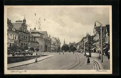 AK Offenburg i. B., Szene an der Hauptstrasse