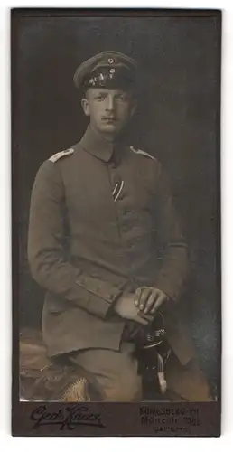 Fotografie Gerh. Knees, Königsberg, Münzstrasse 25 /26, Soldat in Feldgrau mit Orden und Säbel