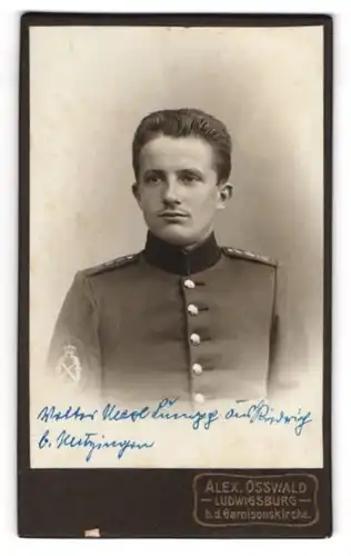 Fotografie Alex. Osswald, Ludwigsburg, b.d. Garnisonskirche, Junger Soldat in Uniform