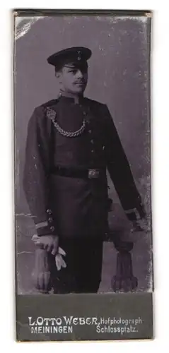 Fotografie L. Otto Weber, Meiningen, Schlossplatz, Unteroffizier mit Schützenschnur in Uniform