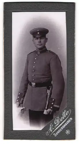 Fotografie A. Dette, Sondershausen, Einjährig-Freiwilliger Uffz. mit Bajonett und Portepee in Uniform