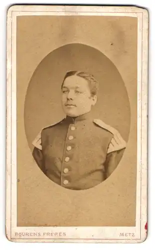 Fotografie Bourens Freres, Metz, Place de Chambre 7, Soldat des Musikkorps in Uniform