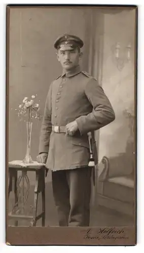 Fotografie A. Helfrich, Jena, Löbdergraben, Soldat mit Bajonett und Portepee in Uniform