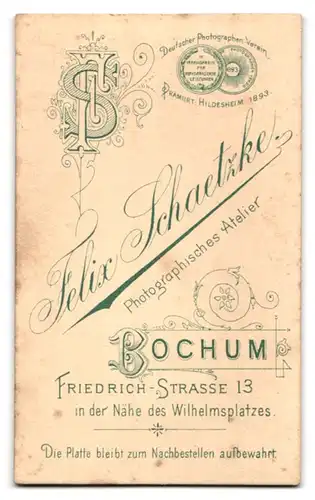 Fotografie Felix Schaetzke, Bochum, Friedrich-Str. 13, Süsses Kleinkind im Hemd mit nackigen Füssen
