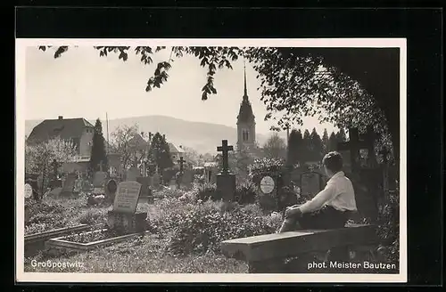AK Grosspostwitz, Junge auf dem Friedhof an der Kirche