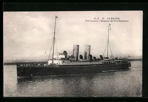 AK Passagierschiff Normannia fährt Küste entlang