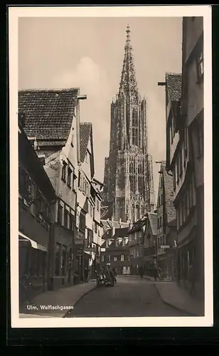 AK Ulm, Strasse Walfischgasse mit Geschäften und Kirche