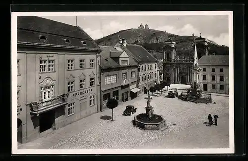 AK Nikolsburg-Niederdonau,  Platz, Brunnen