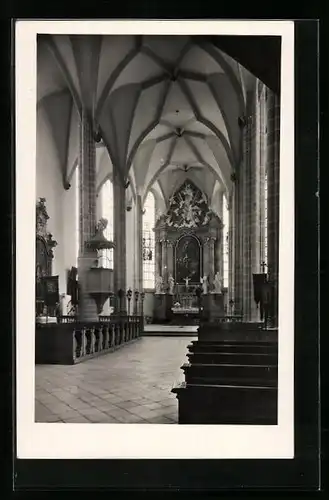 AK Doubravnik, Inneres mit Hochaltar der Kirche