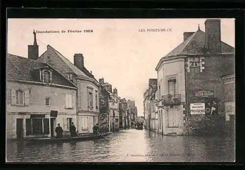 AK Les Ponts-de-Cé, inondations de Fevrier 1904, Strassenpartie unter Wasser