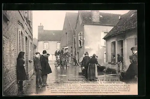 AK Sens, inondations 1910, demenagements, rue de I`lle d`yonne
