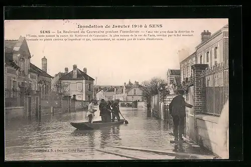 AK Sens, inondations 1910, le boulevard du centenaire pendant l`inondation