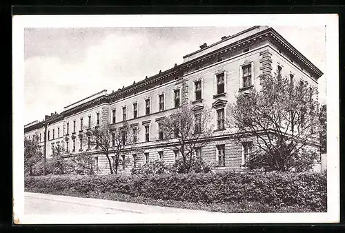 AK Leipnik, Langes Gebäude, Strassenansicht