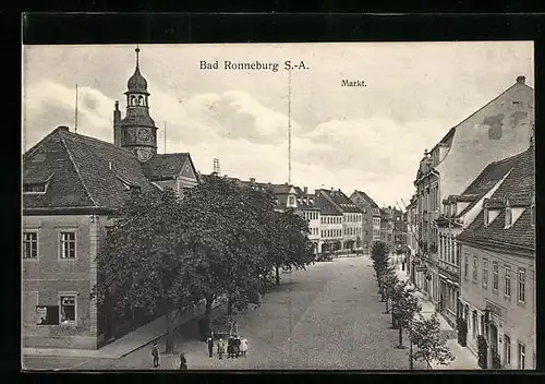 AK Bad Ronneburg /S.-A., Markt mit Gasthaus Gambrinus und Geschäften