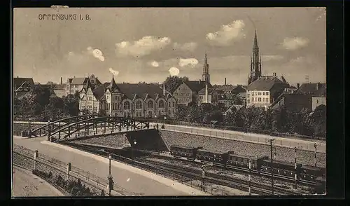 AK Offenburg i. B., Totalansicht mit Brücke und Bahnschienen
