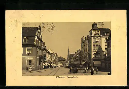 AK Offenburg, Hauptstrasse mit Einhorn-Apotheke und Brunnen
