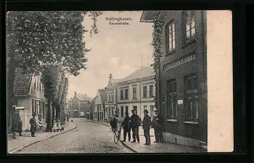AK Kellinghusen, Hauptstrasse mit Bahnhofshotel und Herrengruppe