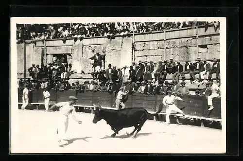 Foto-AK Toreros beim Stierkampf in der Arena