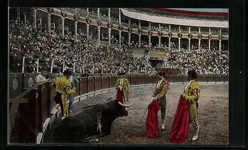 AK La Puntilla, Toreros beim Stierkampf in der Arena