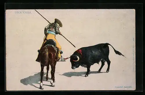 AK Una Vara, Torero auf Pferd beim Stierkampf