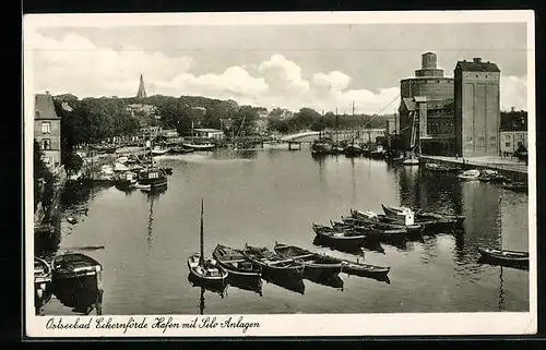AK Eckernförde, Hafen mit Silo-Anlagen, Boote