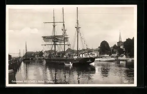 AK Neustadt / Holstein, Ankunft eines Segelschiffes im Hafen