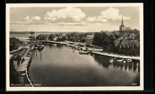 AK Neustadt i. Holst., Hafen aus der Vogelschau