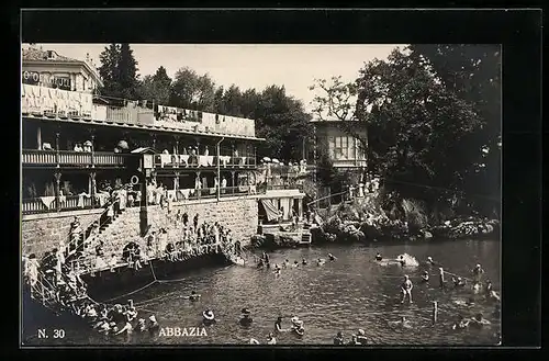 AK Abbazia, Badegäste im Wasser