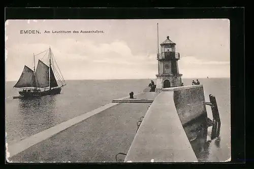 AK Emden, Am Leuchtturm des Aussenhafens