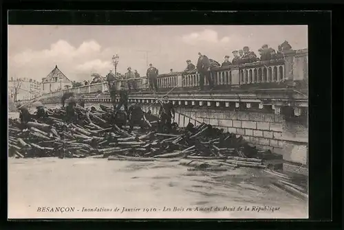 AK Besancon, Inondation de Janvier 1910, Les Bois en Amont du Pont de la République