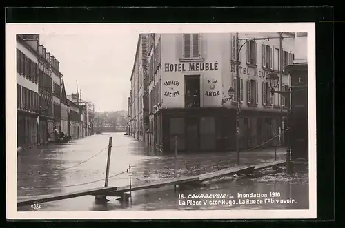 AK Courbevoie, Inondation 1910, La Place Victor Hugo, La Rue de l`Abreuvoir, Hochwasser