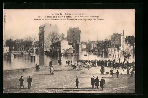 AK Boulogne-sur-Seine, Le Rond-Point submergé Sapeurs du Génie construisant des Passerelles pour le passage des Piétons