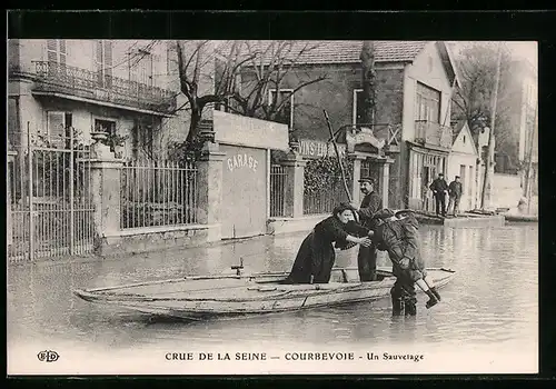 AK Courbevoie, Crue de la Seine, Un Sauvetage