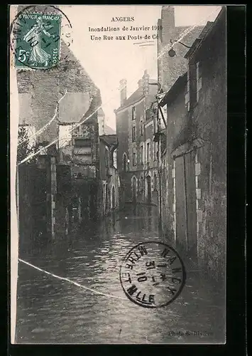 AK Angers, Inondation de Janvier 1910, Un Rue aux Ponts-de-Cé