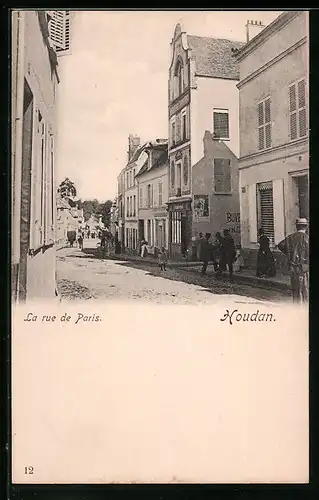 AK Houdan, La rue de Paris