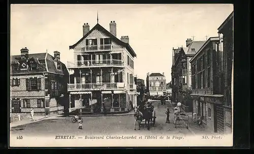 AK Etretat, Boulevard Charles-Lourdel et l`Hotel de la Plage