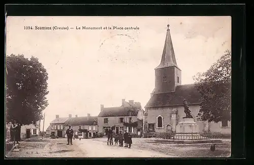 AK Soumans, Le Monument et la Place centrale