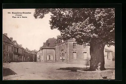 AK Bussiéres-Dunoise, Place de la Mairie