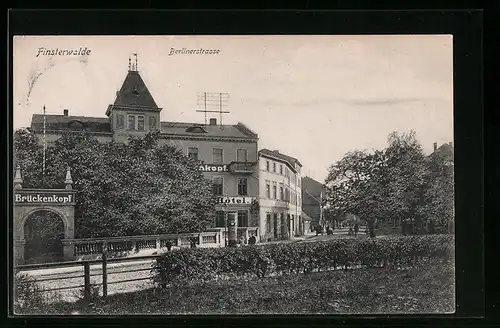 AK Finsterwalde, Berlinerstrasse mit Hotel Brückenkopf