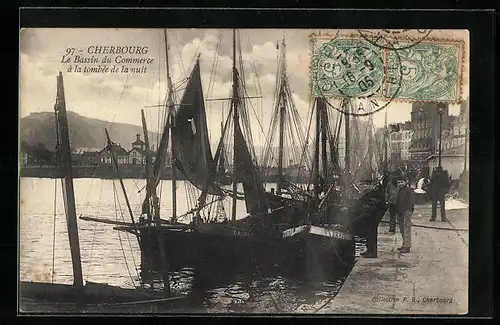 AK Cherbourg, Le Bassin du Commerce a la tombee de la nuit, Hafen