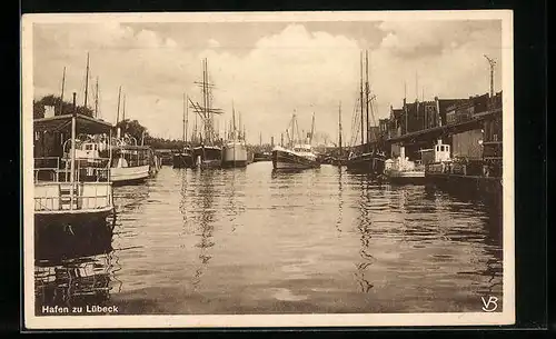 AK Lübeck, Schiffe im Hafen