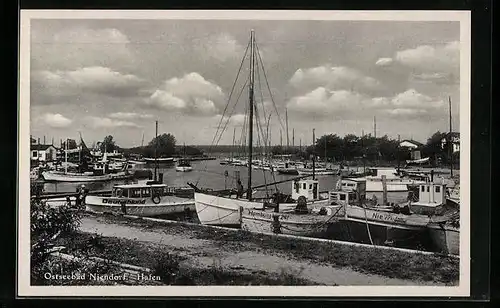 AK Niendorf /Ostsee, Hafen im Sonnenschein