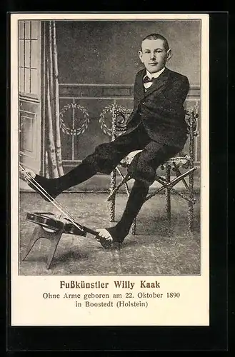 AK Behinderter Fusskünstler Willy Kaak, ohne Arme geboren am 22. Oktober 1890