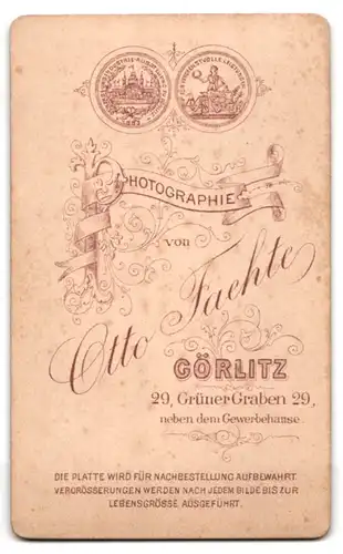 Fotografie Otto Faehte, Görlitz, Grüner Graben 29, Halbwüchsiger Knabe im Anzug mit Krawatte